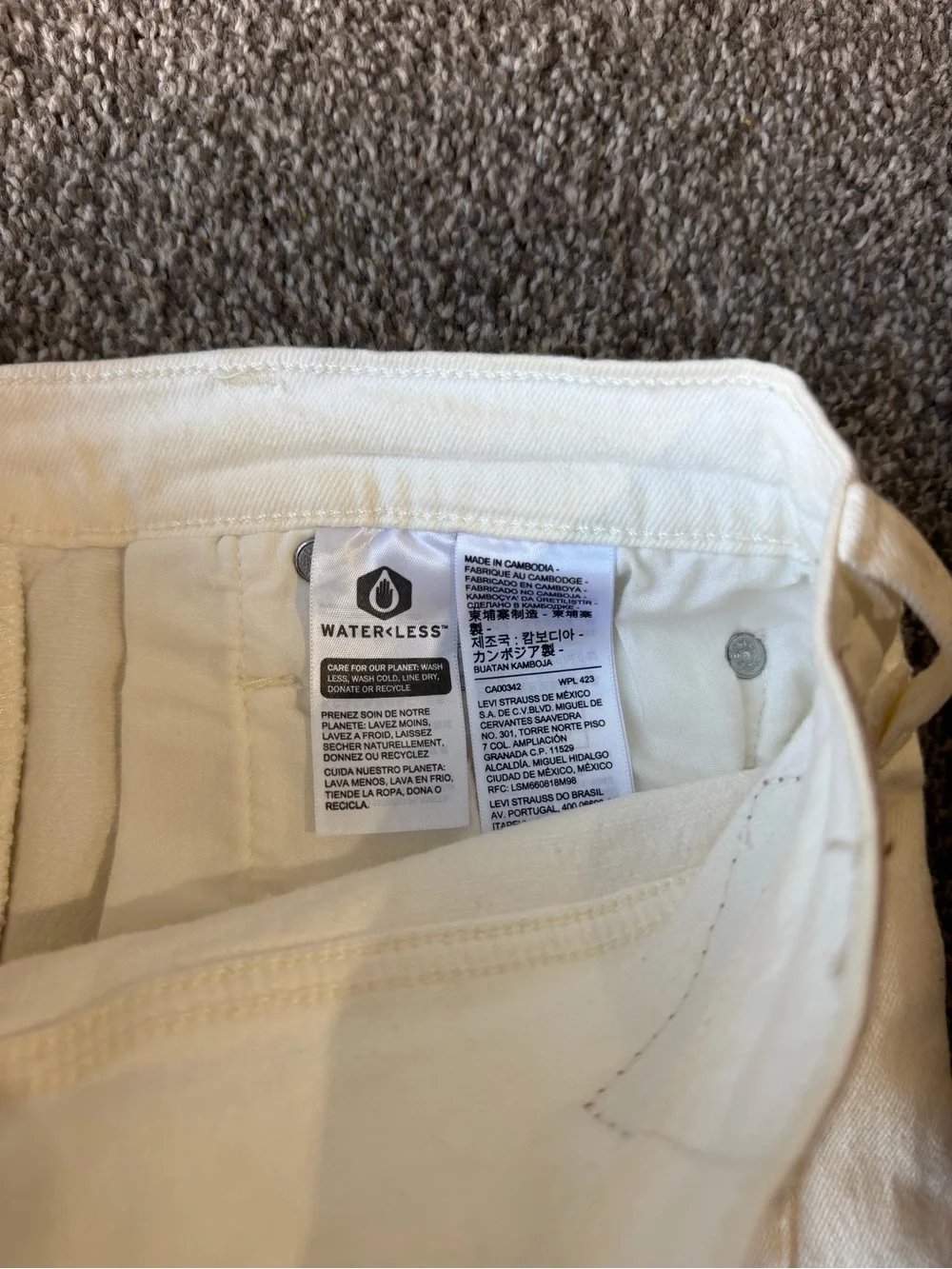 Levi's White Frayed-Hem Denim Shorts